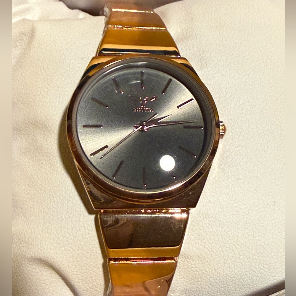 ⌚️ NWT! Invicta Women's Watch - 28mm, Rose Gold